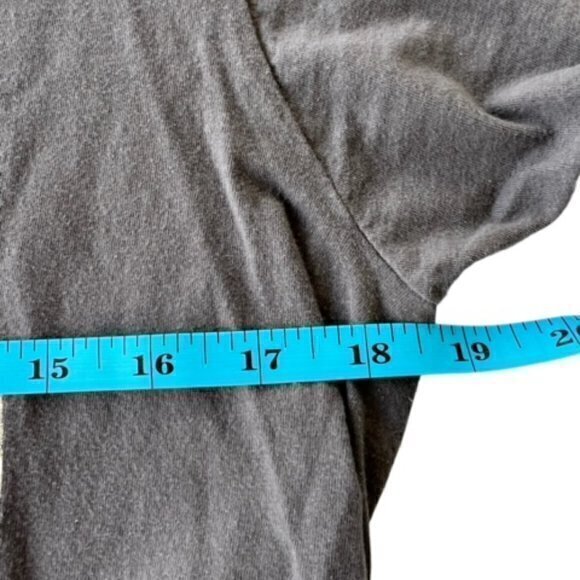 🛍️2 for $25 Sale🛍️ Disney Parks Mickey Mouse The One and Only Grey T-shirt M - Picture 3 of 6